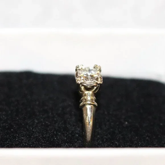 .35 CT Untreated Mined Diamond Ring in White Gold - Picture 5 of 9